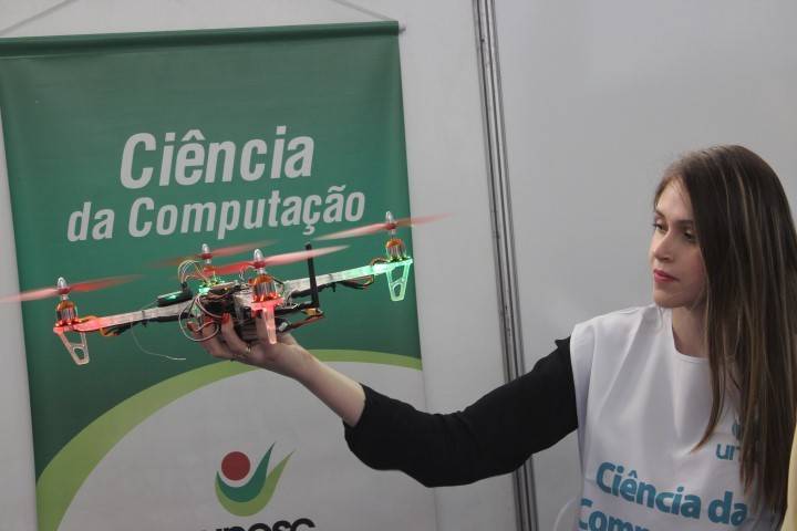 VÍDEO: Estudantes lotam Feira das Profissões na Unesc — foto 10