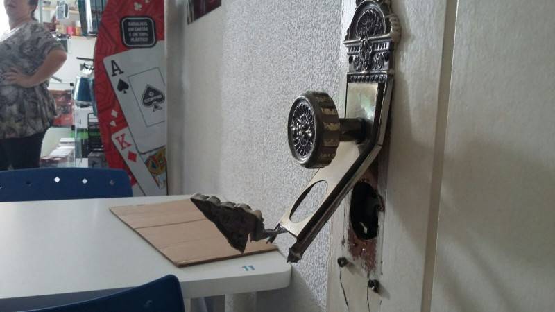 Sete salas são arrombadas em edifício comercial no Centro — foto 1