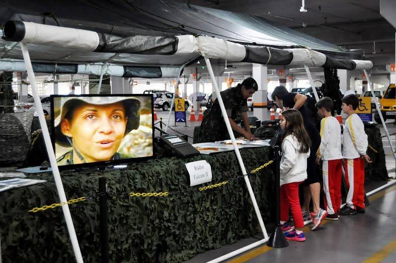 Exército estaciona no Farol Shopping e permanece até domingo — foto 1