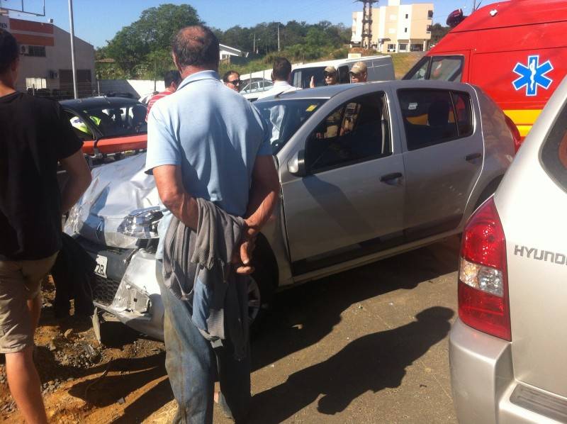 Veículos colidem na Gabriel Zanette — foto 1