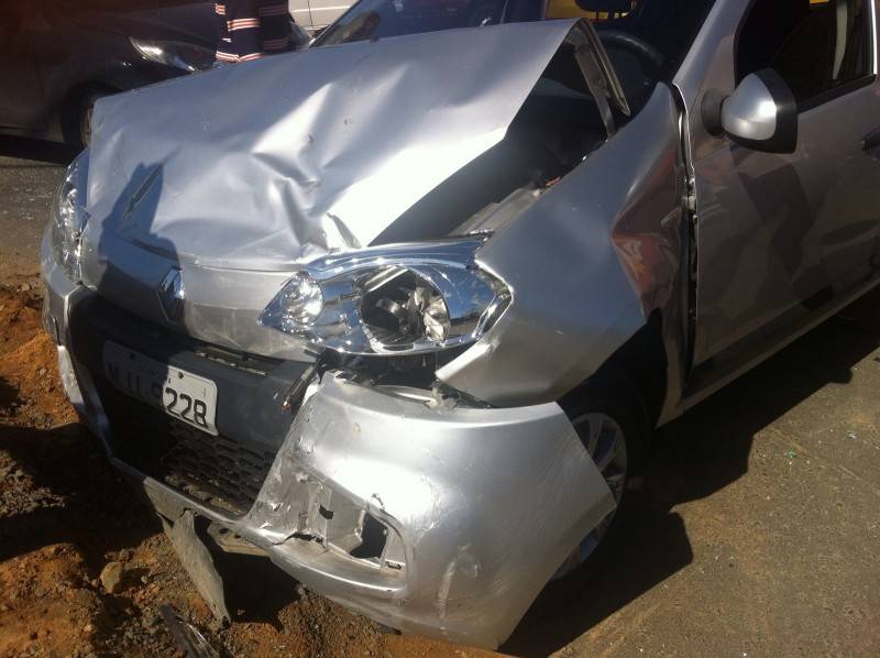 Veículos colidem na Gabriel Zanette — foto 3