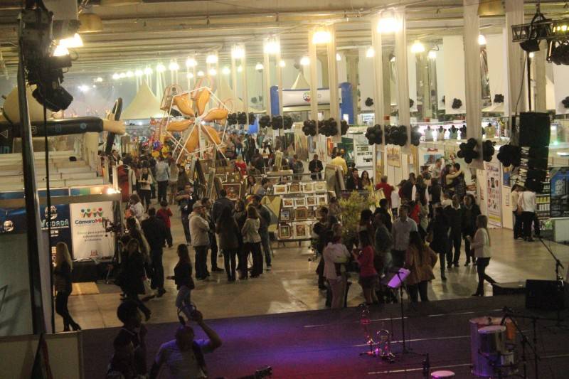 Segundo dia de festa mantém mesmo público da abertura — foto 2
