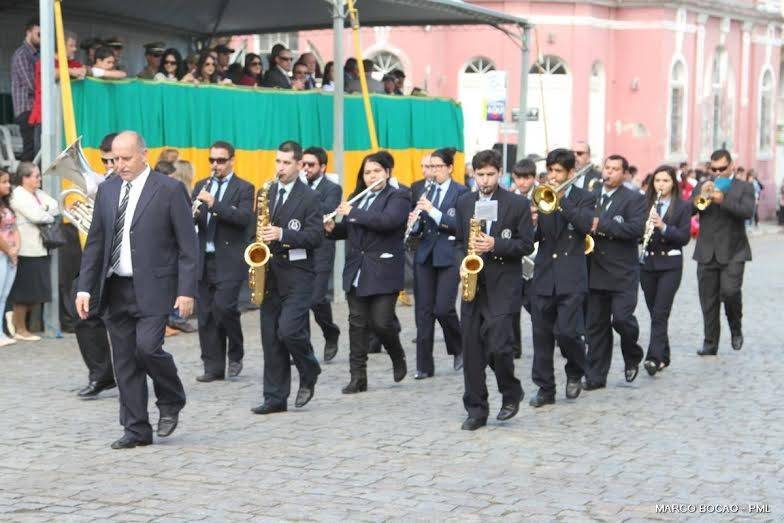 Laguna tem desfile interativo e comovente — foto 2