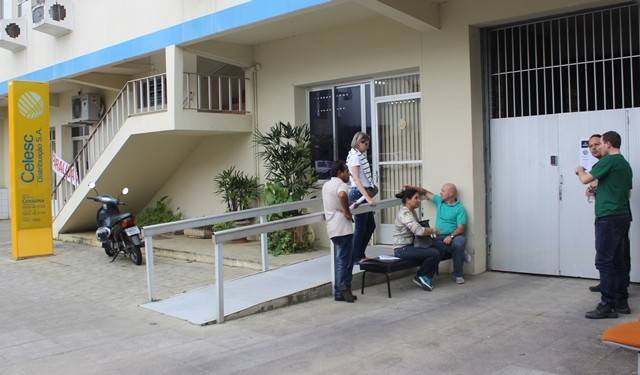 Trabalhadores da Celesc paralisam atividades nesta quinta-feira — foto 2