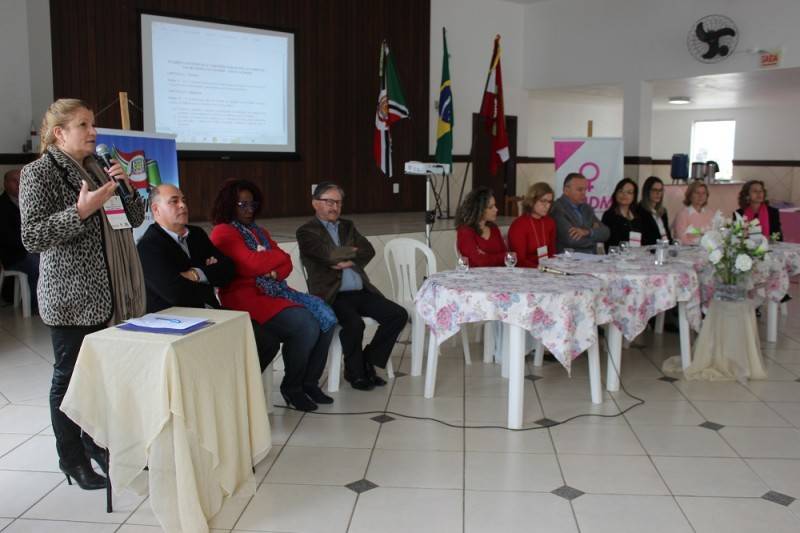 Conferência debate as políticas públicas para as mulheres — foto 1