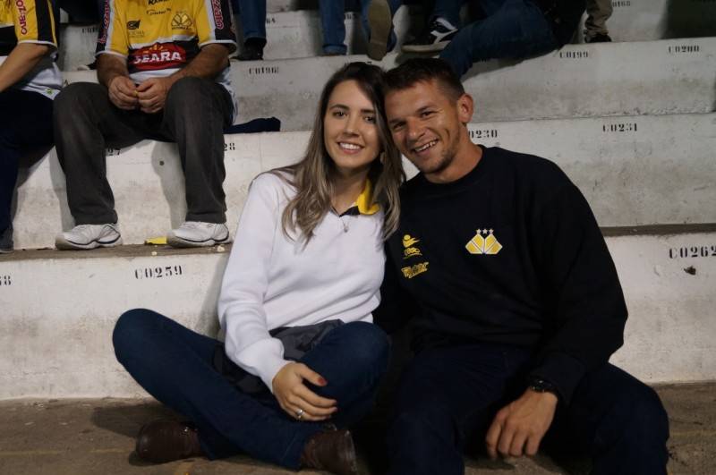 Torcida encara tempo de chuva e dá show no Majestoso — foto 2