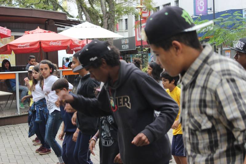 Brinquedos, música e teatro para conscientizar sobre violência infantil — foto 2