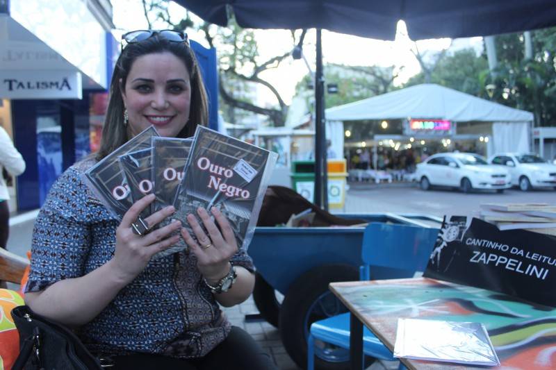 Professora escritora lança projeto Achei um Livro — foto 1
