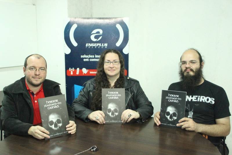 Amigos lançam livro de contos de terror — foto 1