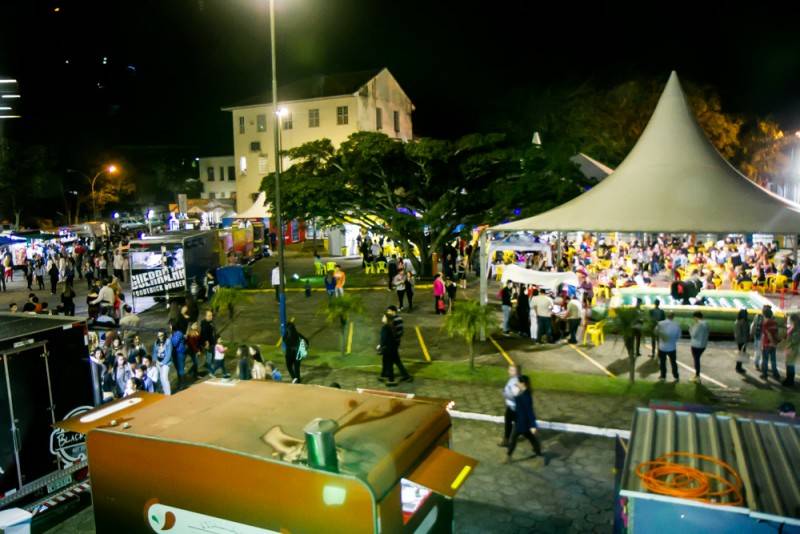 Primeiro dia de Food Truck na Unisul supera expectativa — foto 2