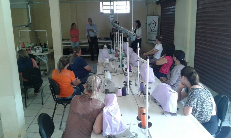 Município abre mais uma turma de corte costura — foto 1