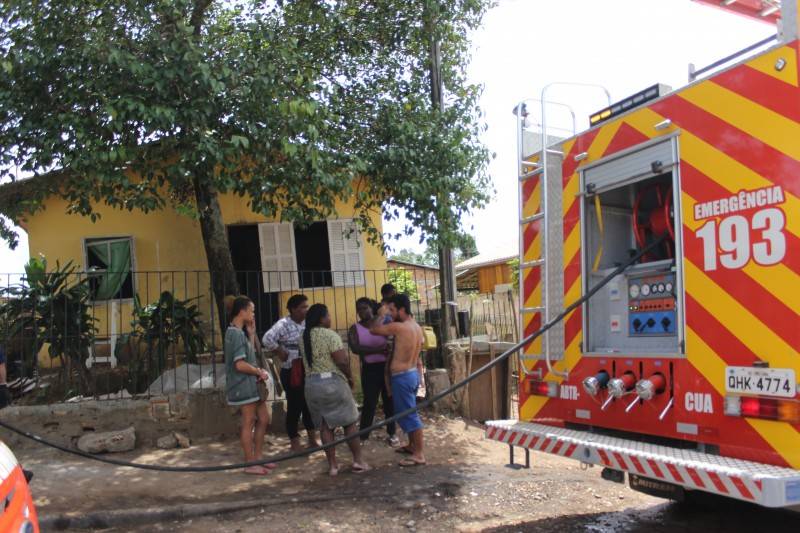 VÍDEO: Família perde tudo após incêndio em residência — foto 2