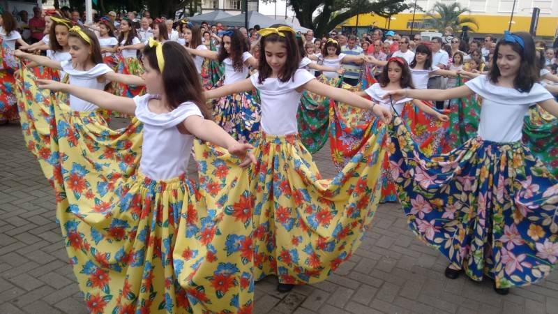 VÍDEO: Alunos do São Bento dançam na Nereu Ramos — foto 4