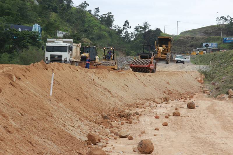 Pista toma forma na saída do túnel no Morro do Formigão — foto 1
