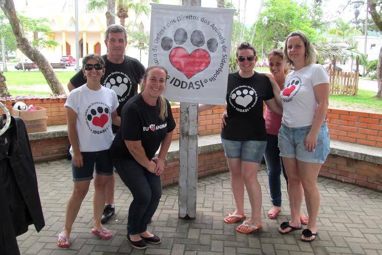 Instituto promove bazar beneficente em prol dos animais — foto 1