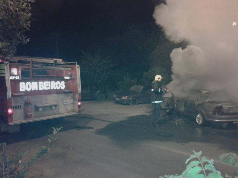 Carro pega fogo no pátio da PMRv — foto 2