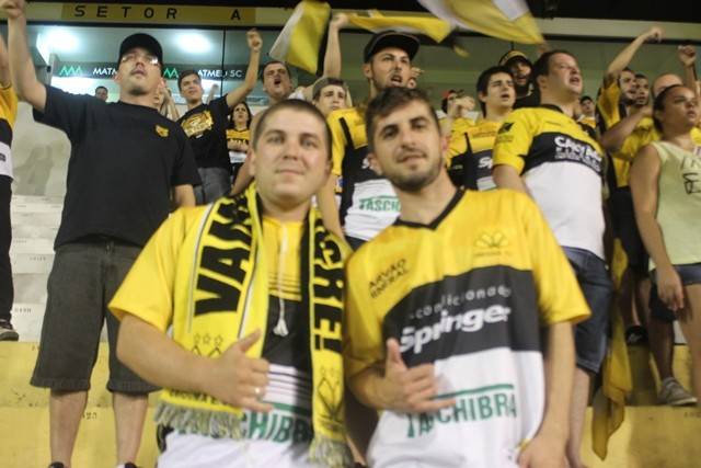 Torcida tricolor faz festa com goleada do Criciúma — foto 1