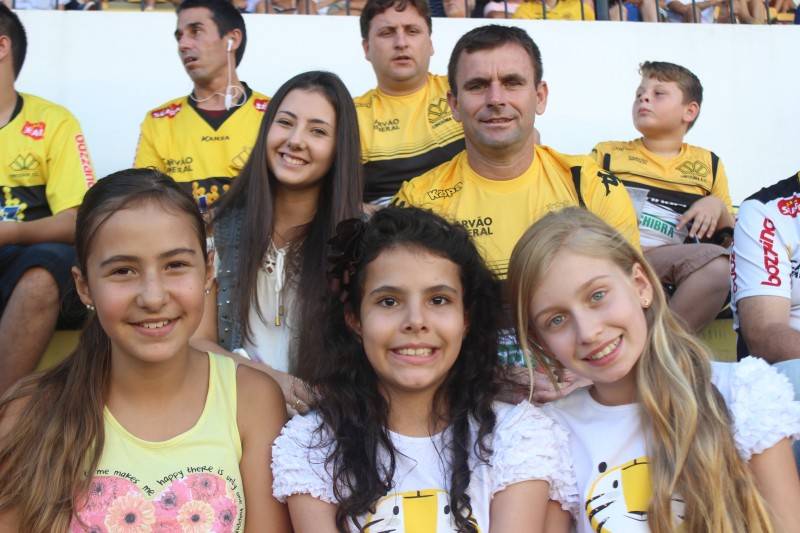 Coelhinhos carvoeiros tomam conta do Majestoso — foto 40