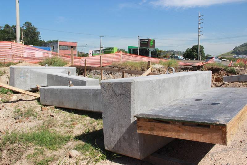 Passarela: pilares começam a chegar na frente de obras — foto 2
