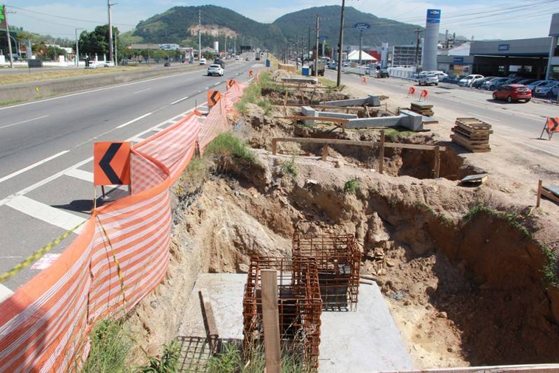 Passarela: pilares começam a chegar na frente de obras — foto 4