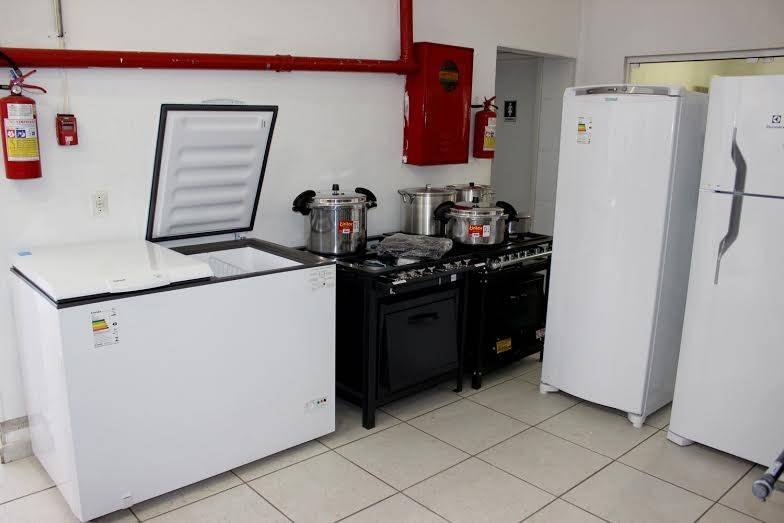 Utensílios possibilitam preparo da merenda na escola — foto 1