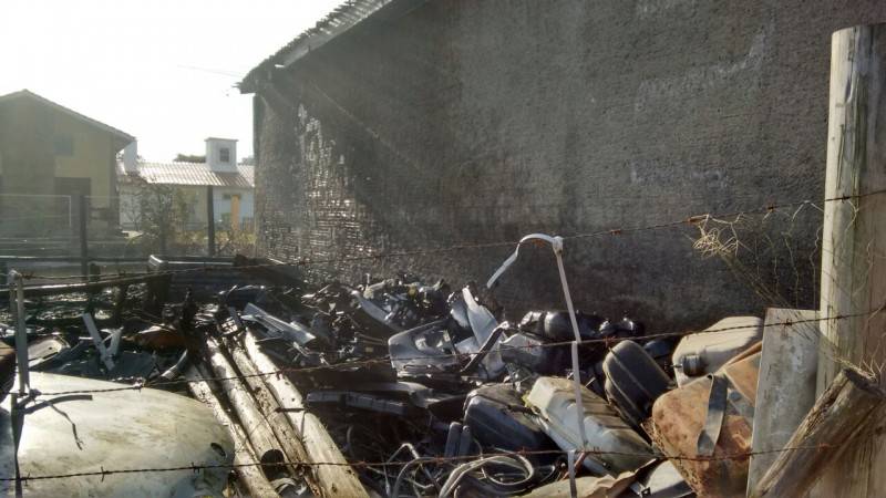 Incêndio atinge depósito de peças automotivas — foto 2