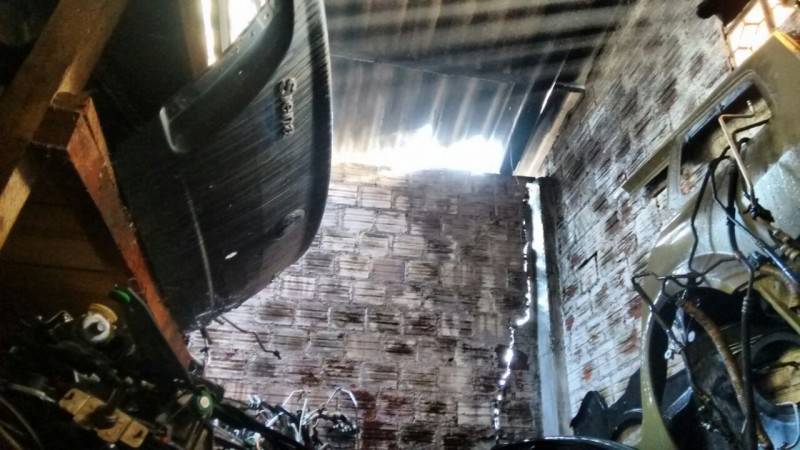 Incêndio atinge depósito de peças automotivas — foto 6