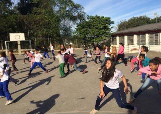Bairro promove aula de capoeira em escola — foto 4
