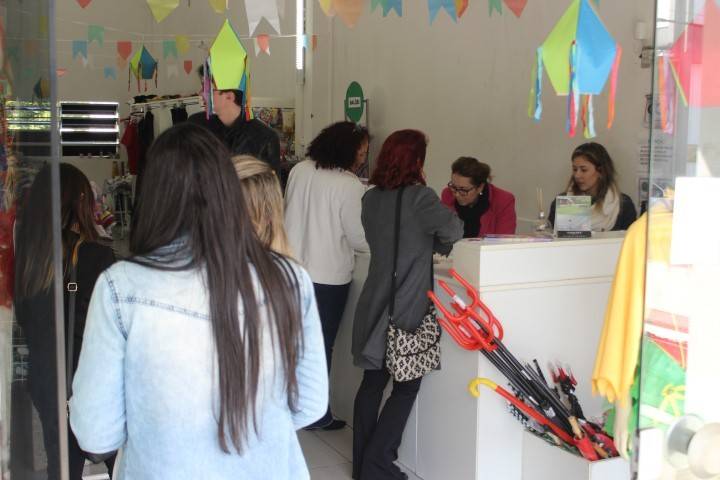 Carnaval de Inverno incrementa vendas em lojas especializadas — foto 1