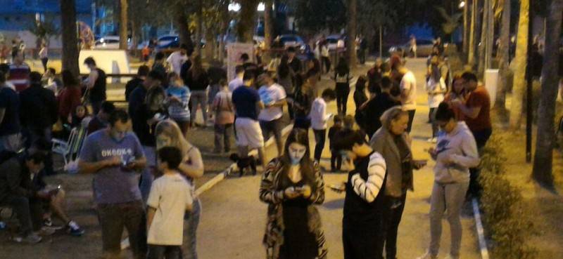 Domingo ensolarado de caça aos pokémons na Praça do Congresso — foto 1