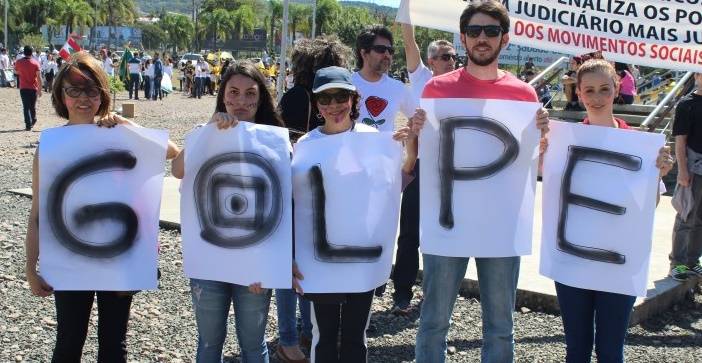 VÍDEO: Manifestação contra Temer é realizada durante desfile cívico — foto 39