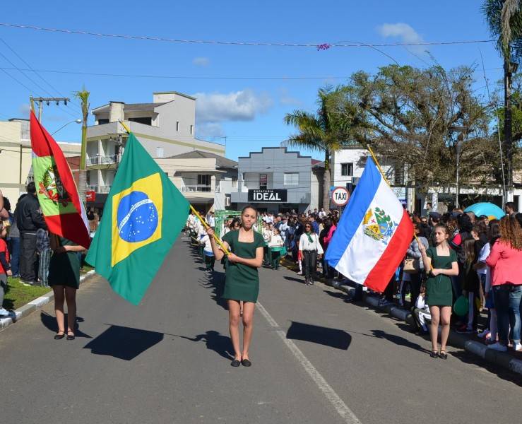 Siderópolis dedica quarta-feira para reverenciar a pátria — foto 1