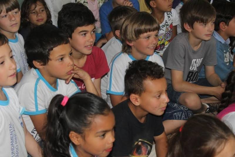 Peça de teatro alerta crianças para o combate ao abuso infantil — foto 1