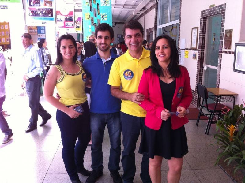 Clésio Salvaro vota no colégio São Bento — foto 1