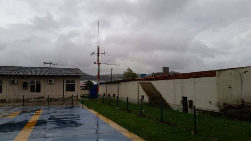 Batalhão de Polícia Militar é violentamente atingido pelo forte vento — foto 8