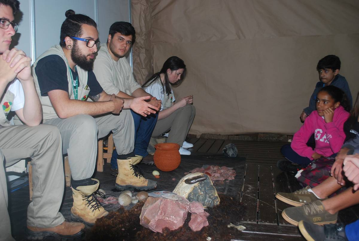 Estudantes exploram o mundo arqueológico — foto 1