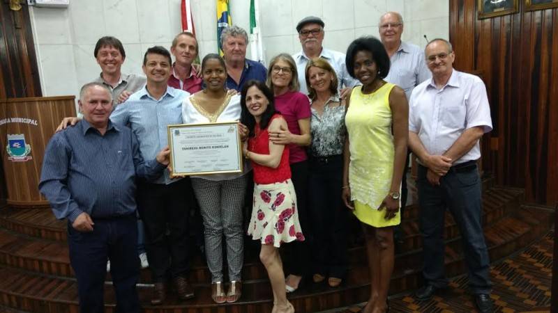 Vereadores concedem Título de Cidadão Honorária a médica cubana — foto 1