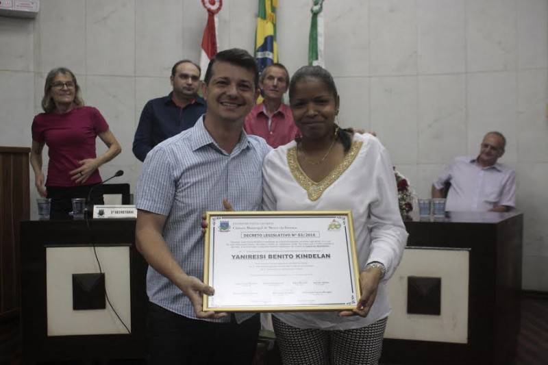 Vereadores concedem Título de Cidadão Honorária a médica cubana — foto 3