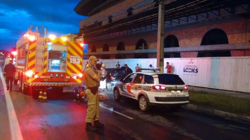 Motorista fica preso às ferragens após acidente — foto 4