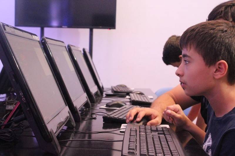 Cursos técnicos e Ensino Médio Conecte em exposição no Criciúma Shopping — foto 1