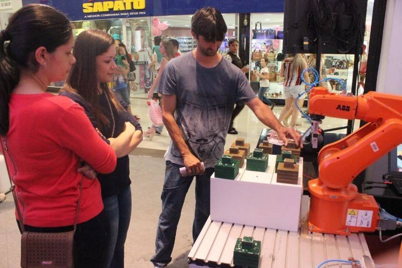 Cursos técnicos e Ensino Médio Conecte em exposição no Criciúma Shopping — foto 2