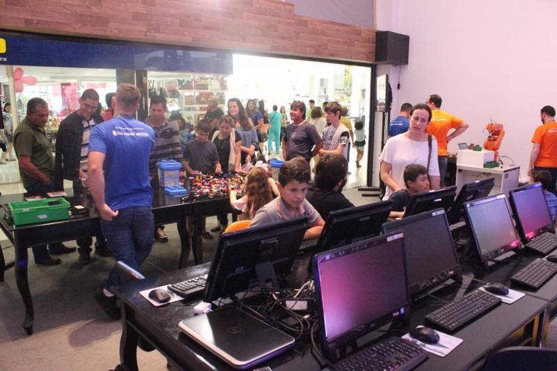 Cursos técnicos e Ensino Médio Conecte em exposição no Criciúma Shopping — foto 3