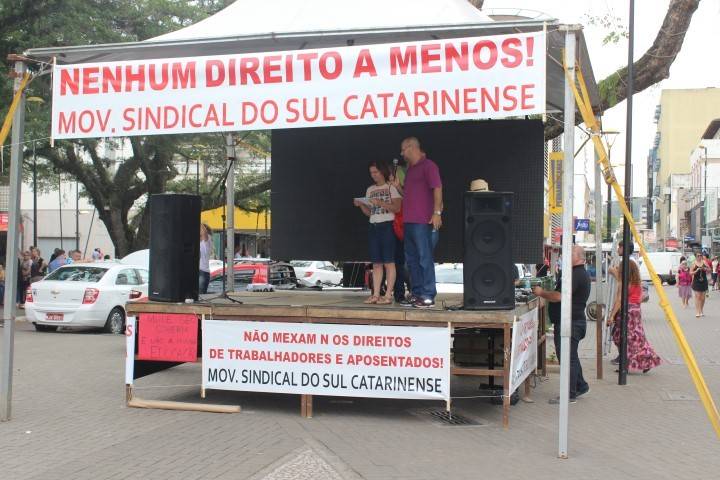 VÍDEO: Dia Nacional de Greve ganha as ruas e Terminal Central de Criciúma — foto 2