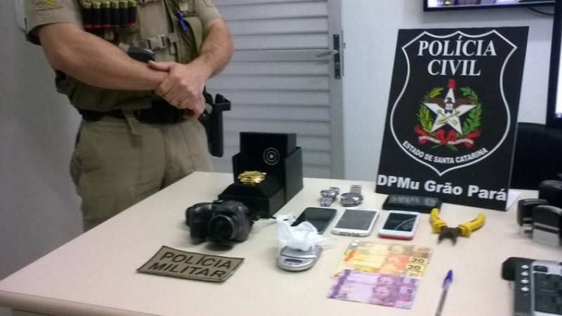 Jovem de 21 anos é preso por tráfico de drogas — foto 1