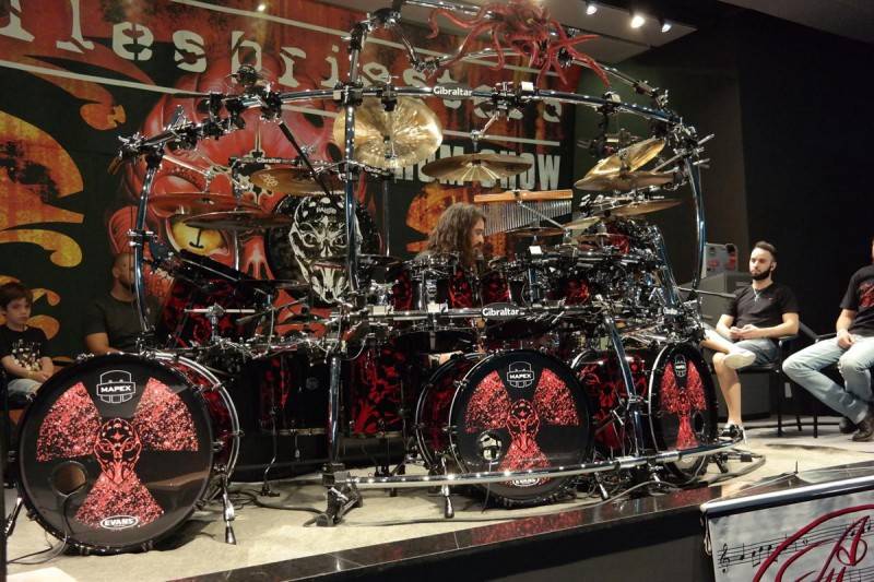 Maior baterista de heavy metal do Brasil protagoniza espetáculo na Acic — foto 2