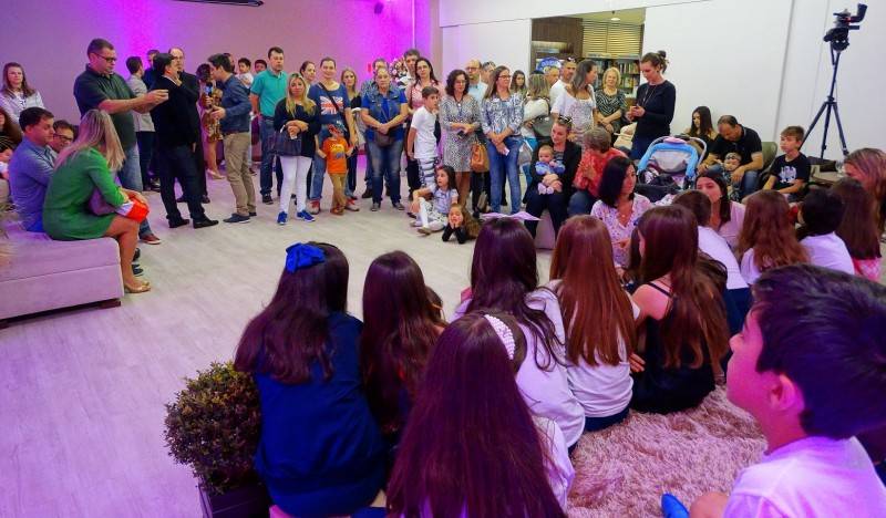 Mauro Felippe apresenta novas obras com recital de poesias — foto 1