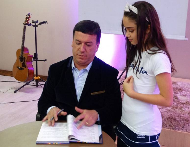 Mauro Felippe apresenta novas obras com recital de poesias — foto 4