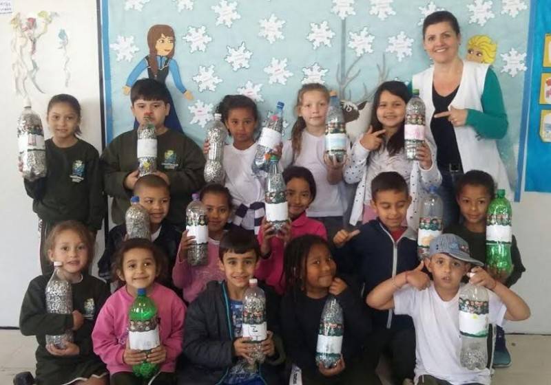 Escola recebe cadeira de rodas conseguida com lacres de latas — foto 1