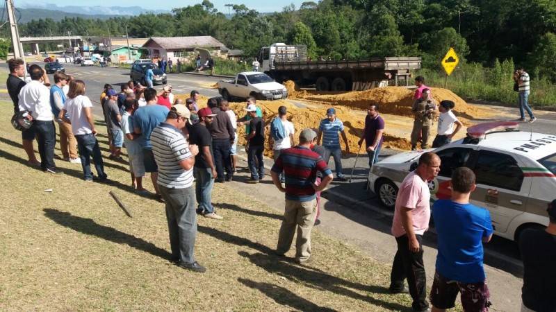 Tumulto e disparo de arma de fogo durante protesto dos mineiros — foto 2