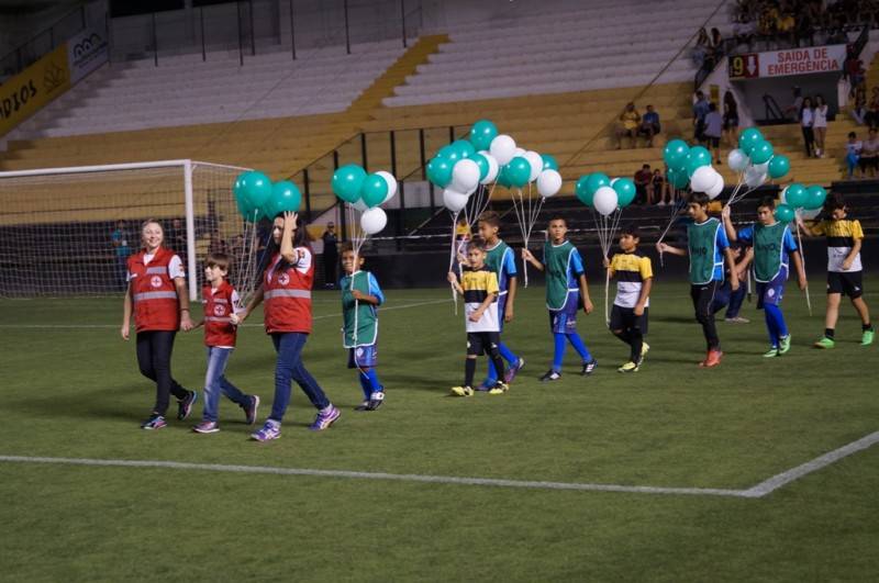 VÍDEO: Homenagem à Chapecoense marca noite no Majestoso — foto 2